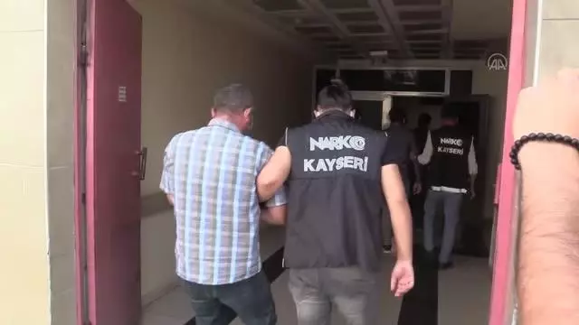 Son dakika haber! Uyuşturucu operasyonlarında 5 zanlı yakalandı Son dakika haber! Uyuşturucu operasyonlarında 5 zanlı yakalandı