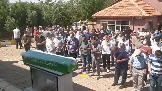 Son dakika haber: Uzman çavuş nişanlısı tarafından öldürülen kadının cenazesi