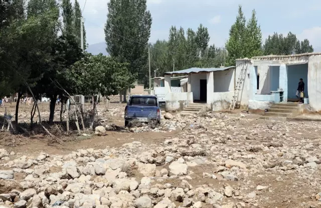 Son dakika haberi... Van'da selden etkilenen mahallelerde çalışmalar sürüyor