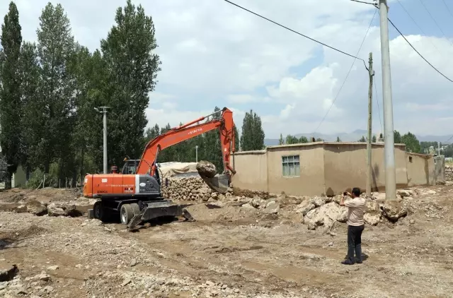 Son dakika haberi... Van'da selden etkilenen mahallelerde çalışmalar sürüyor