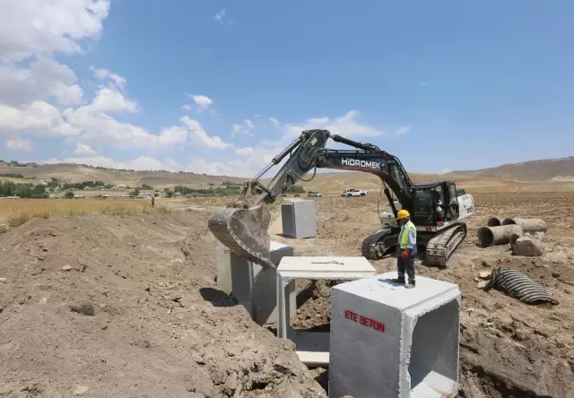 Son dakika haberi... Van'da selden etkilenen mahallelerde çalışmalar sürüyor