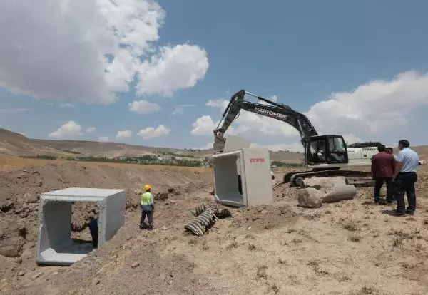 VAN'DA TAŞKINDAN ETKİLENEN MAHALLELERDE ÇALIŞMA BAŞLATILDI