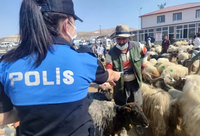 Van polisinden sahte para ve dolandırıcılara karşı bilgilendirme
