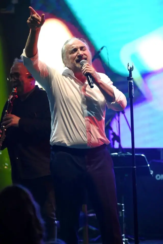 Volkan Konak'tan itiraf: 'Beni müzik piyasasına Orhan Gencebay soktu'