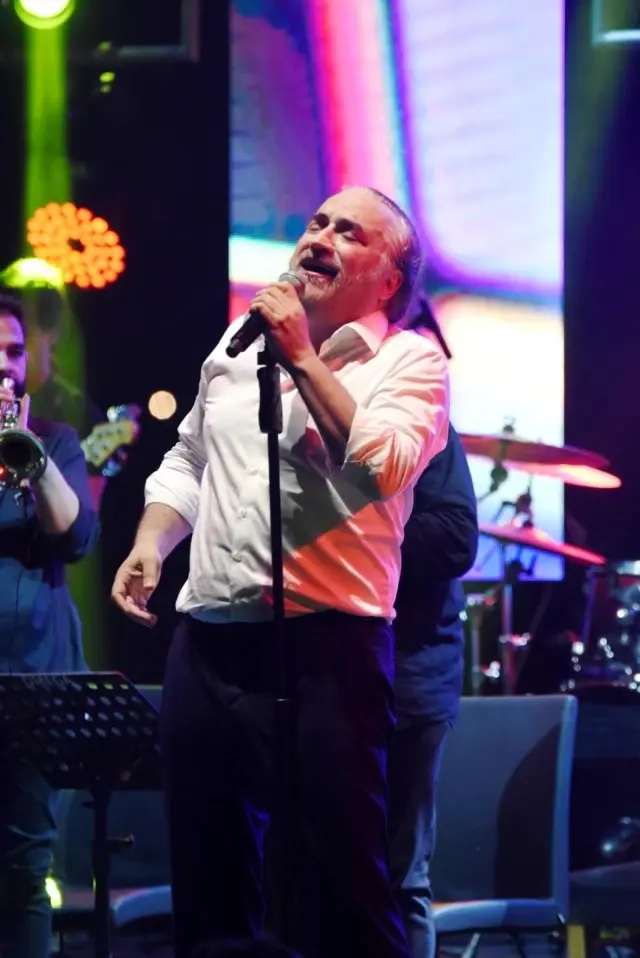 Volkan Konak'tan itiraf: 'Beni müzik piyasasına Orhan Gencebay soktu'