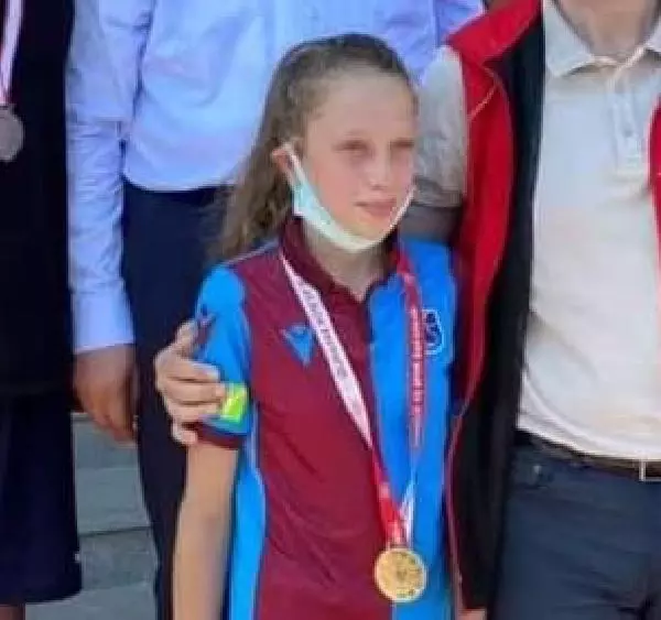 Son dakika haberleri: Yarışmadan kazandığı bisikletiyle kamyonetin altında kalan Zümranur, yaralandı