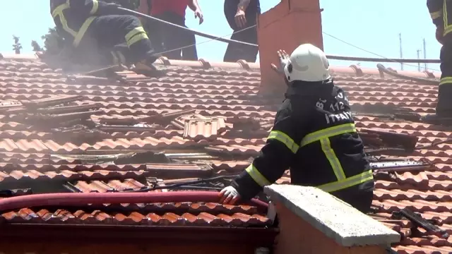 Yaşlı kadını banyoda yakalayan yangına vatandaş kafasına tencere geçirip müdahale etti
