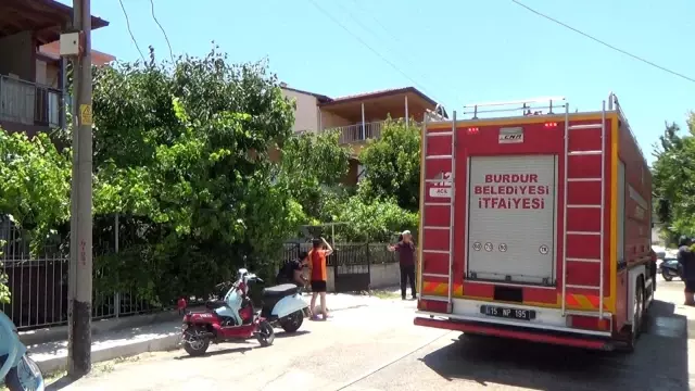 Yaşlı kadını banyoda yakalayan yangına vatandaş kafasına tencere geçirip müdahale etti