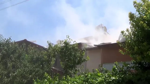 Yaşlı kadını banyoda yakalayan yangına vatandaş kafasına tencere geçirip müdahale etti
