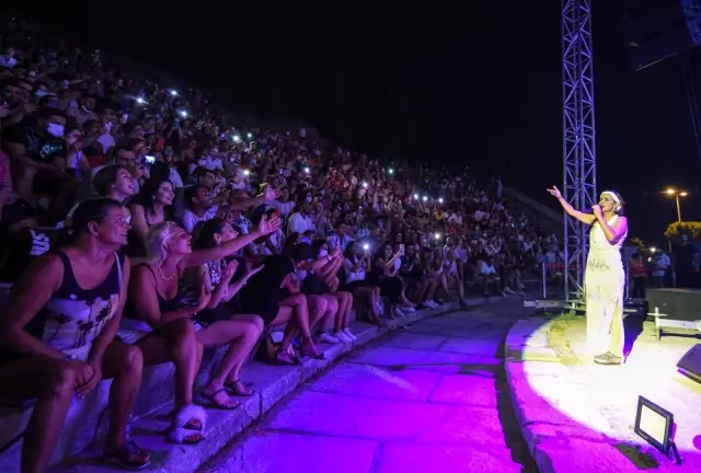 Yıldız Tilbe Bodrum'u salladı