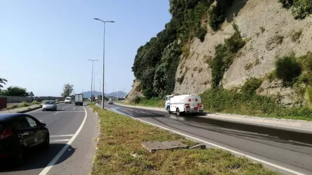 Son dakika: Yola dökülen mazot kazaya neden oldu: 2 yaralı