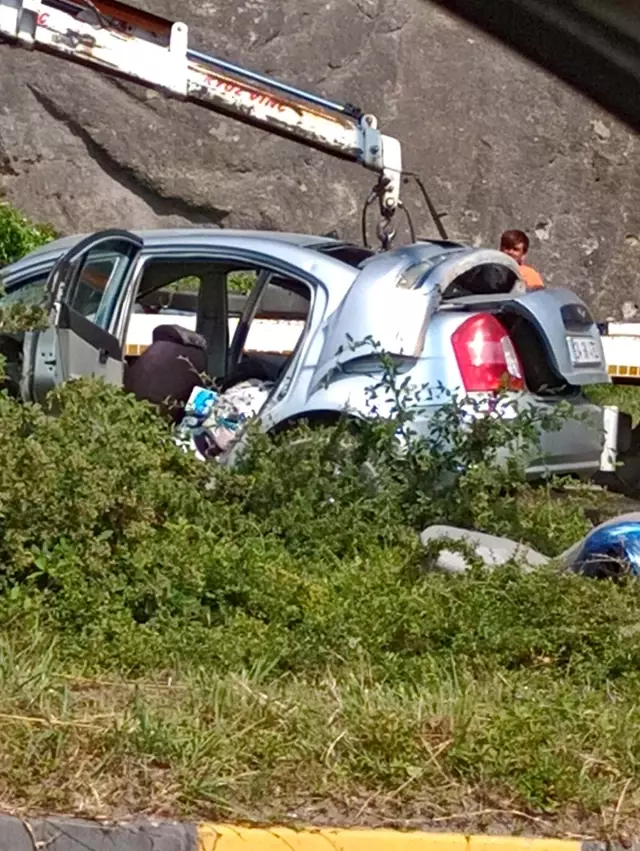 Son dakika: Yola dökülen mazot kazaya neden oldu: 2 yaralı