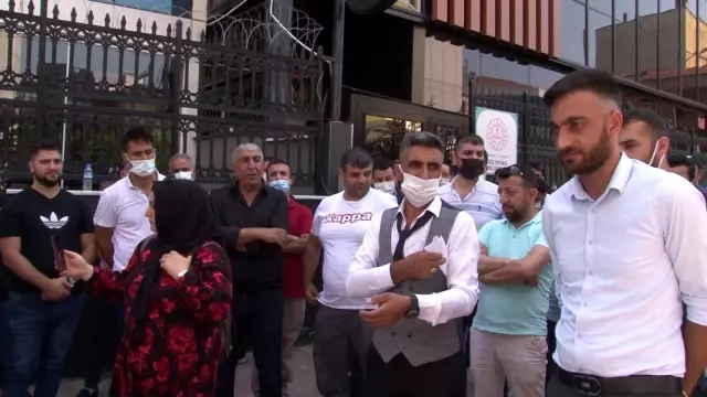 Yöneticisi gasp edilerek öldürülen şirketin önünde alacaklılardan eylem