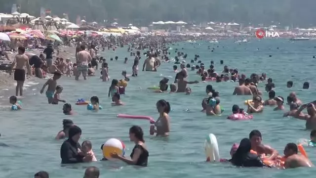 Yüzme bilmeyenlerin inadı dünyaca ünlü sahilin tek kadın cankurtaranını bezdirdi