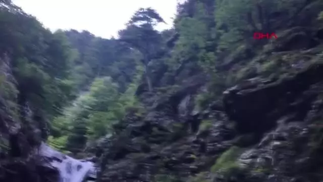Son dakika haberleri | Şelalede ayağını kırdı, askeri helikopterle kurtarıldı