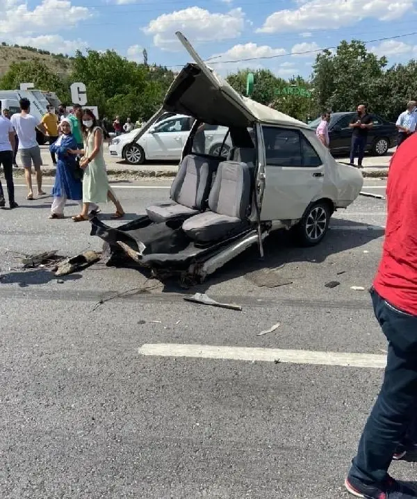 Son dakika haberleri! ZİNCİRLEME KAZADA İKİYE BÖLÜNEN OTOMOBILIN SÜRÜCÜSÜ ÖLDÜ Son dakika haberleri! ZİNCİRLEME KAZADA İKİYE BÖLÜNEN OTOMOBILIN SÜRÜCÜSÜ ÖLDÜ