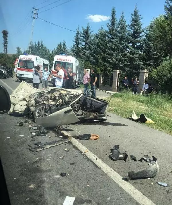Son dakika haberleri! ZİNCİRLEME KAZADA İKİYE BÖLÜNEN OTOMOBILIN SÜRÜCÜSÜ ÖLDÜ