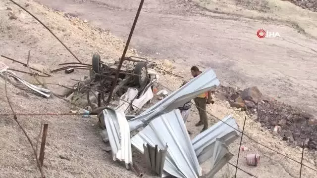 15 metre yüksekten yuvarlanan araçtan atlayarak kurtuldu 15 metre yüksekten yuvarlanan araçtan atlayarak kurtuldu