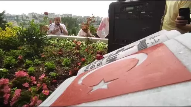 Son dakika... 15 Temmuz şehitleri mezarları başında anıldı Son dakika... 15 Temmuz şehitleri mezarları başında anıldı