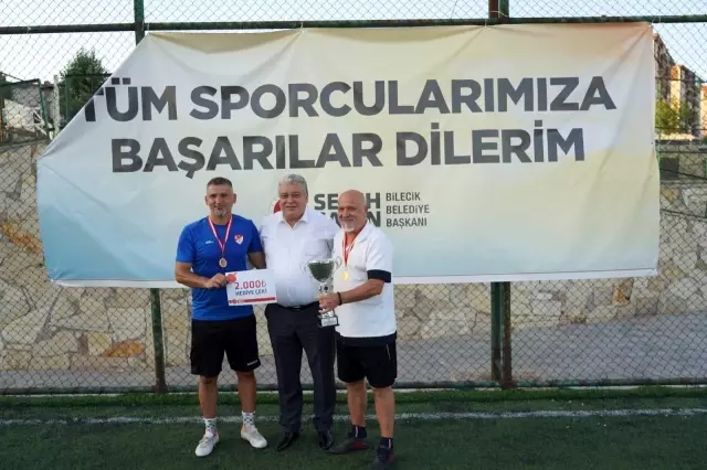 2. Ayak Tenisi Turnuvasının şampiyonları ödüllerini aldı
