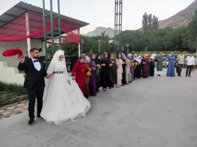 28 yıl önce PKK'nın 6 aylık iken 6 kurşunla yaralayarak yetim bıraktığı Ergün, dünya evine girdi