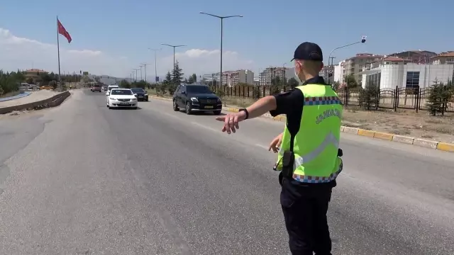 43 ilin geçiş güzergahında bayram trafiği: Günlük 100 binin üzerinde araç geçiyor