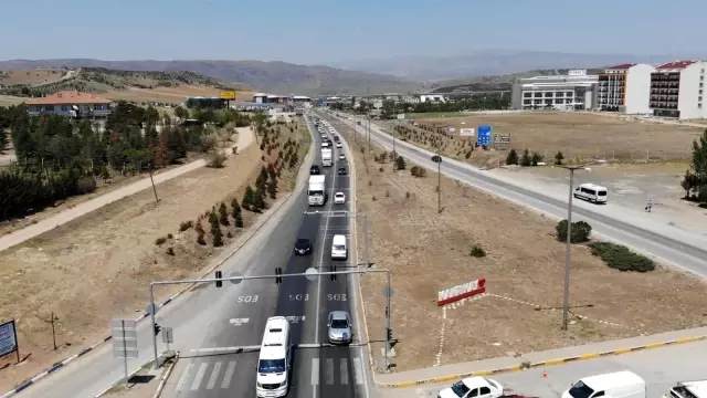 43 ilin geçiş güzergahında bayram trafiği: Günlük 100 binin üzerinde araç geçiyor