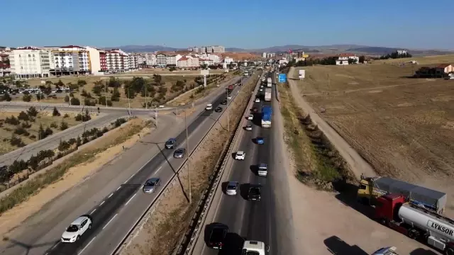 43 ilin geçiş güzergahında bayram trafiği: Günlük 100 binin üzerinde araç geçiyor