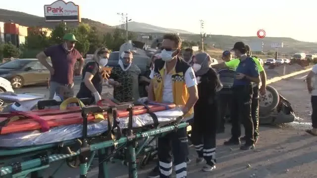 Takla atan araçtaki 5 kişilik aile ölümden döndü