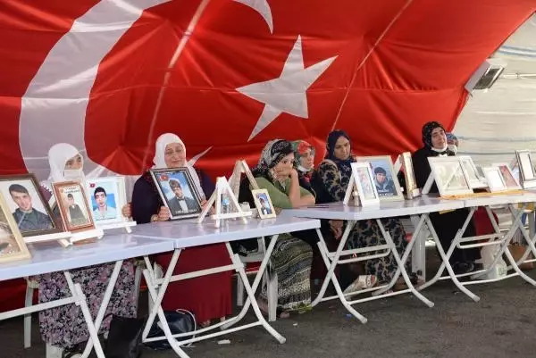 685 GÜNDÜR SÜREN EVLAT NÖBETİNDEKİ AİLELER BİR BAYRAMI DAHA BURUK KARŞILIYOR 685 GÜNDÜR SÜREN EVLAT NÖBETİNDEKİ AİLELER BİR BAYRAMI DAHA BURUK KARŞILIYOR