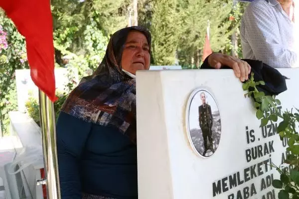ADANA'DA BAYRAM ÖNCESİ HÜZÜNLÜ ŞEHİTLİK ZİYARETİ ADANA'DA BAYRAM ÖNCESİ HÜZÜNLÜ ŞEHİTLİK ZİYARETİ