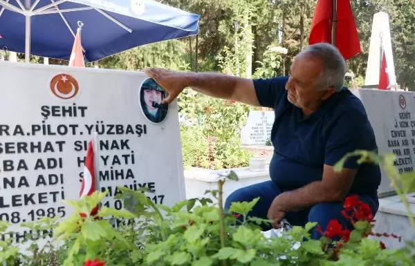 ADANA'DA BAYRAM ÖNCESİ HÜZÜNLÜ ŞEHİTLİK ZİYARETİ
