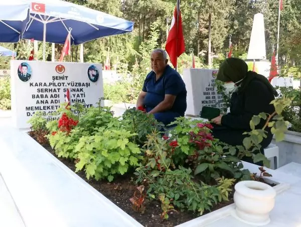 ADANA'DA BAYRAM ÖNCESİ HÜZÜNLÜ ŞEHİTLİK ZİYARETİ