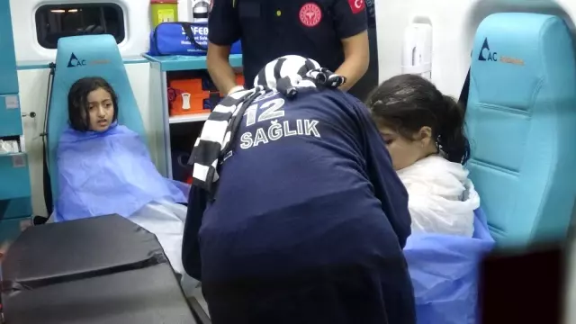 Adana'da otomobil drenaj kanalına düştü: Anne ve 4 çocuğu yaralandı