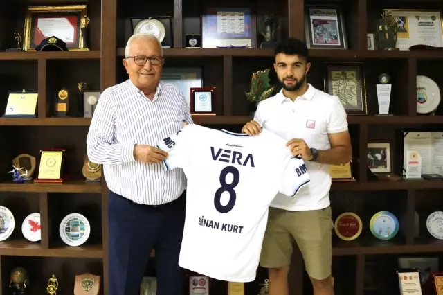 Adana Demirsporlu futbolcu Sinan Kurt'tan memleketi Zonguldak'a ziyaret Adana Demirsporlu futbolcu Sinan Kurt'tan memleketi Zonguldak'a ziyaret