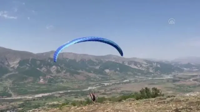 Adana Havacılık Kulübü, Bingöl semalarını paraşütlerle renklendirdi