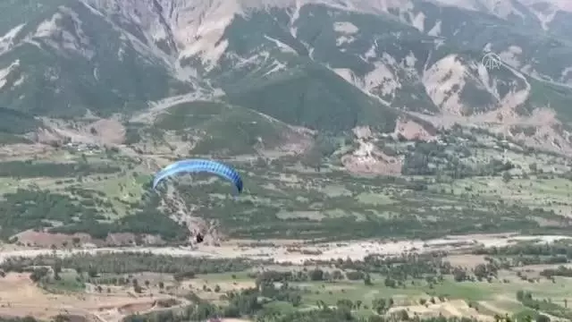Adana Havacılık Kulübü, Bingöl semalarını paraşütlerle renklendirdi