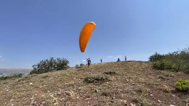 Adana Havacılık Kulübü, Bingöl semalarını paraşütlerle renklendirdi