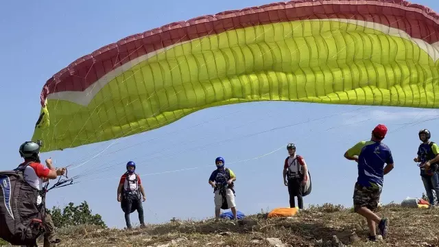 Adana Havacılık Kulübü, Bingöl semalarını paraşütlerle renklendirdi
