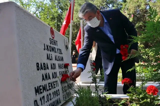 Adana ve Osmaniye'de şehitlikler ziyaret edildi