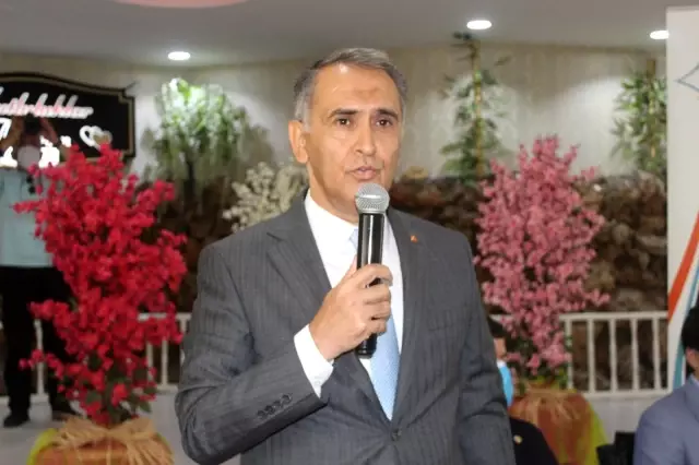Adıyaman'da protokol üyeleri vatandaşlarla bayramlaştı