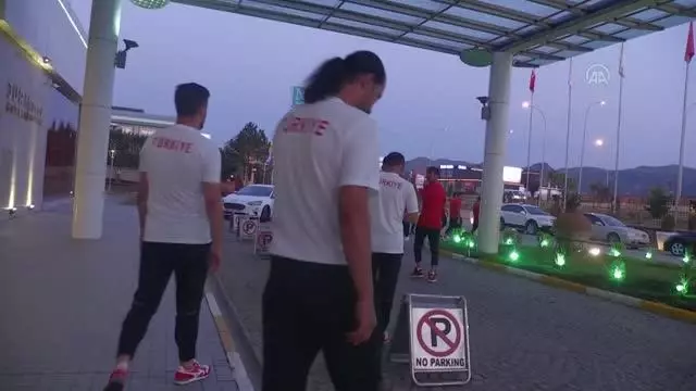 AFYONKARAHİSAR - İşitme Engelliler Milli Futbol Takımı Afyonkarahisar'da kampa girdi