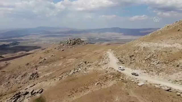 Ağrı yaylalarındaki göçer minikler, Kızılayın hediyeleriyle çifte bayram yaşadı