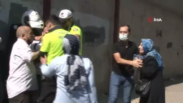 Ailesiyle tartışıp sinir krizi geçiren şahıs ortalığı birbirine kattı...Polisin silahını almaya çalışan şahıs etkisiz hale getirildi