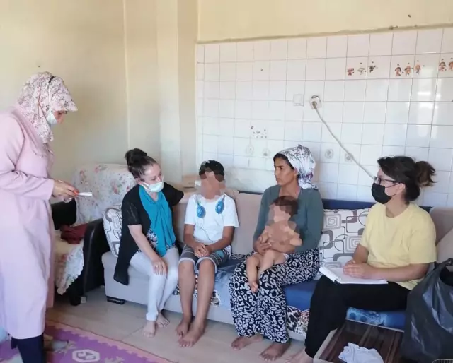 AK Partili kadınlardan ailelere bayram ziyareti AK Partili kadınlardan ailelere bayram ziyareti