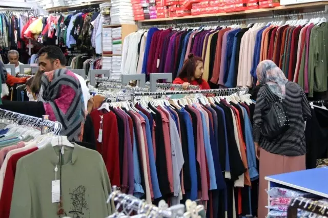 Aksaray'da çarşı pazarda arefe günü yoğunluğu