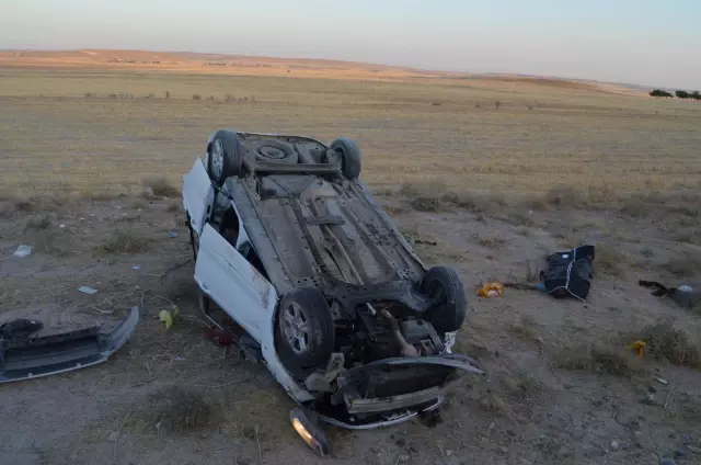 Hafif ticari araç ile otomobil çarpıştı: 2 ölü, 7 yaralı