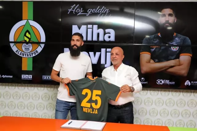 Alanyaspor, Slovenyalı stoperle ile 3 yıllık sözleşme imzaladı Alanyaspor, Slovenyalı stoperle ile 3 yıllık sözleşme imzaladı