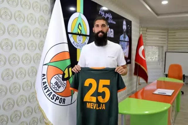Alanyaspor, Slovenyalı stoperle ile 3 yıllık sözleşme imzaladı