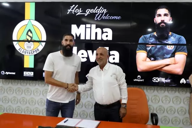 Alanyaspor, Slovenyalı stoperle ile 3 yıllık sözleşme imzaladı